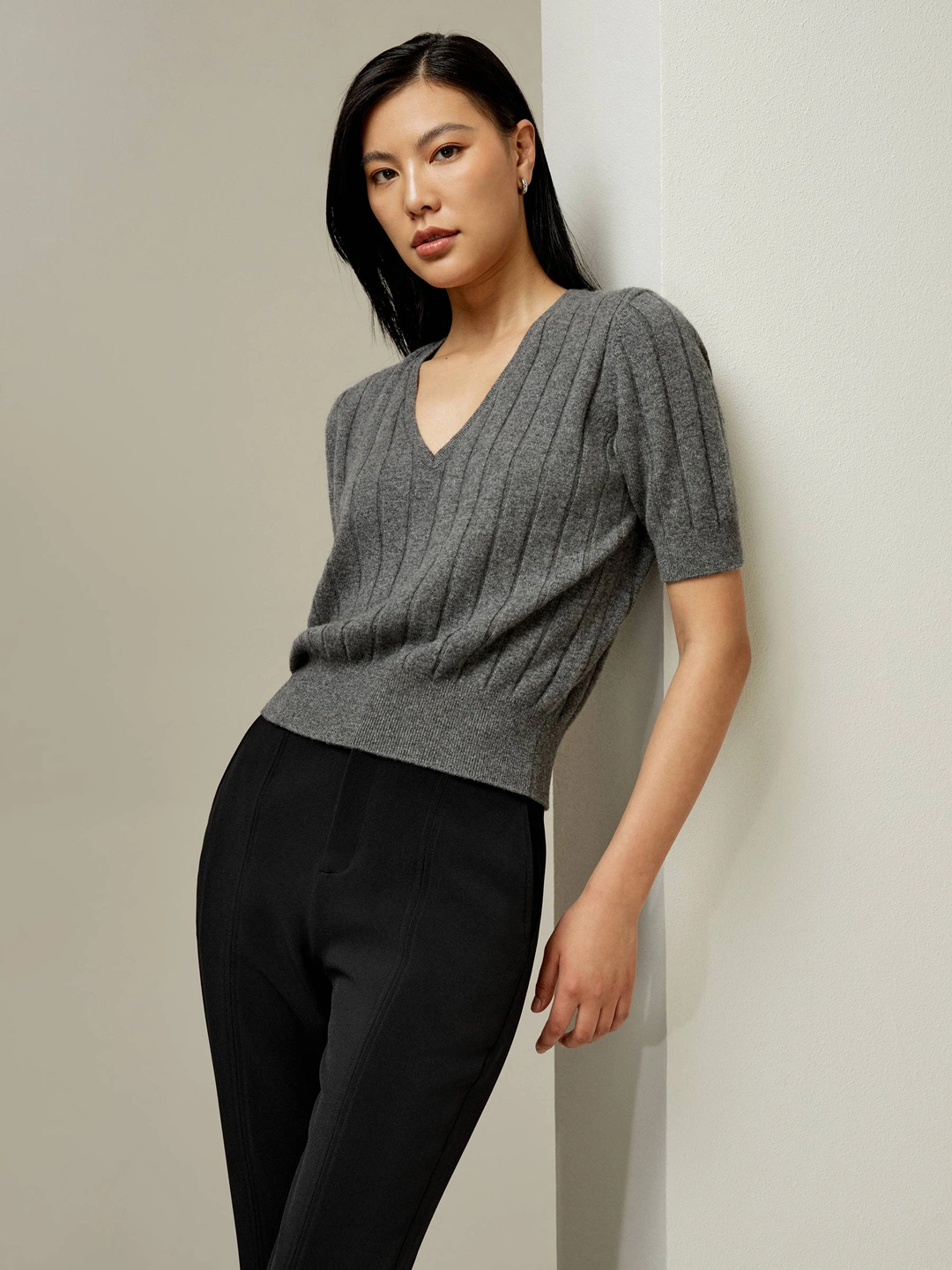 LILYSILK T-Shirt En Cachemire Gris Moyen Manches Courtes Avec Col En V 100 % Cachemire Un Toucher Incroyablement Doux Et Confortable M