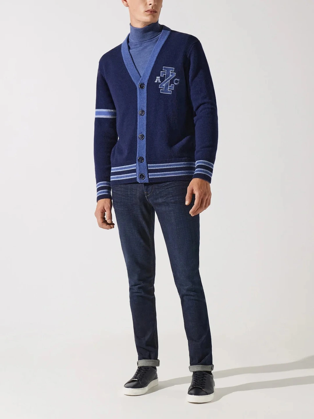 IZAC - Gilet boutonné brodé bleu