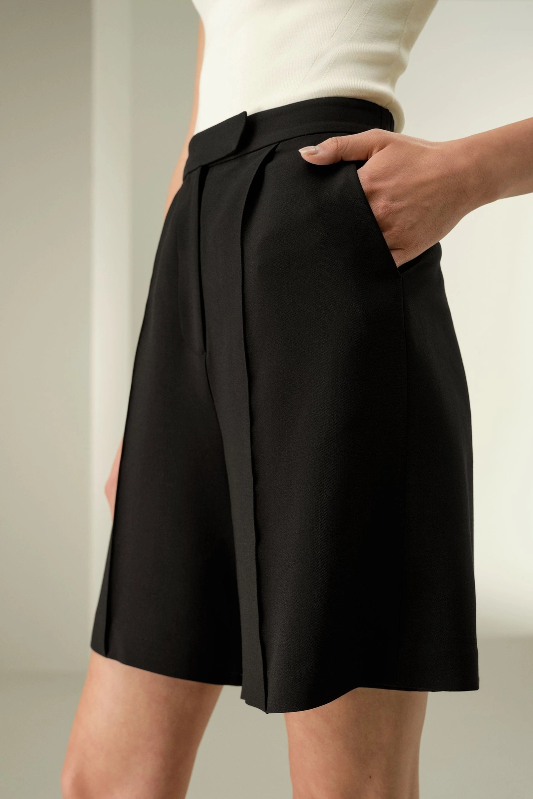LILYSILK Short En Laine Pour Femme Short Bermuda 30 % Soie, 70 % Laine Mettent En Valeur Votre Taille Parfait Pour Le Travail Et Les Vacances Noir 42