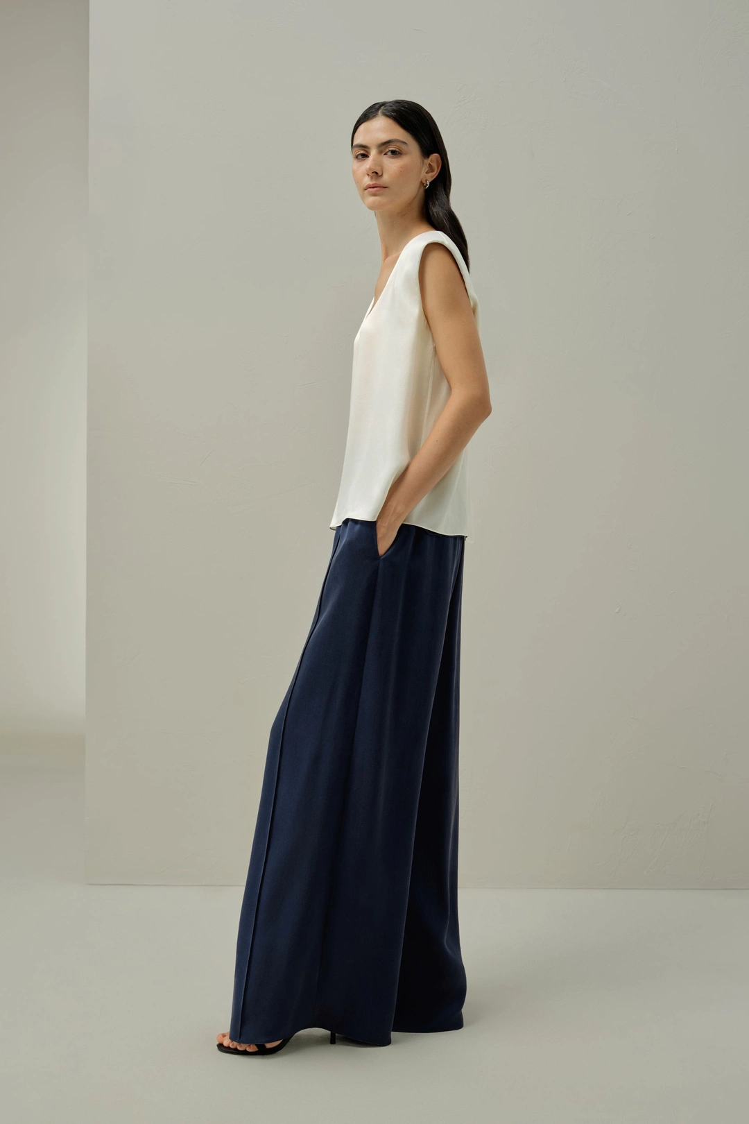 LILYSILK Top Soie Suédée Col En V Sans Manches Coupe Standard Soie 100 % Luxueuse Les Essentiels De La Garde-Robe Légèreté Luxueuse Blanc Naturel Xl