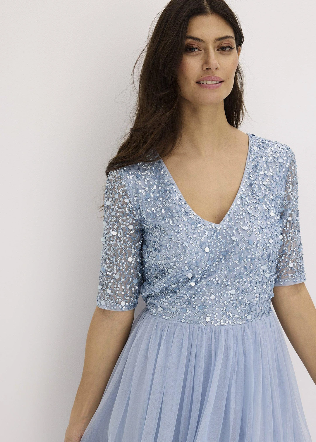 Robe de soirée en tulle avec haut brodé de sequins - 3