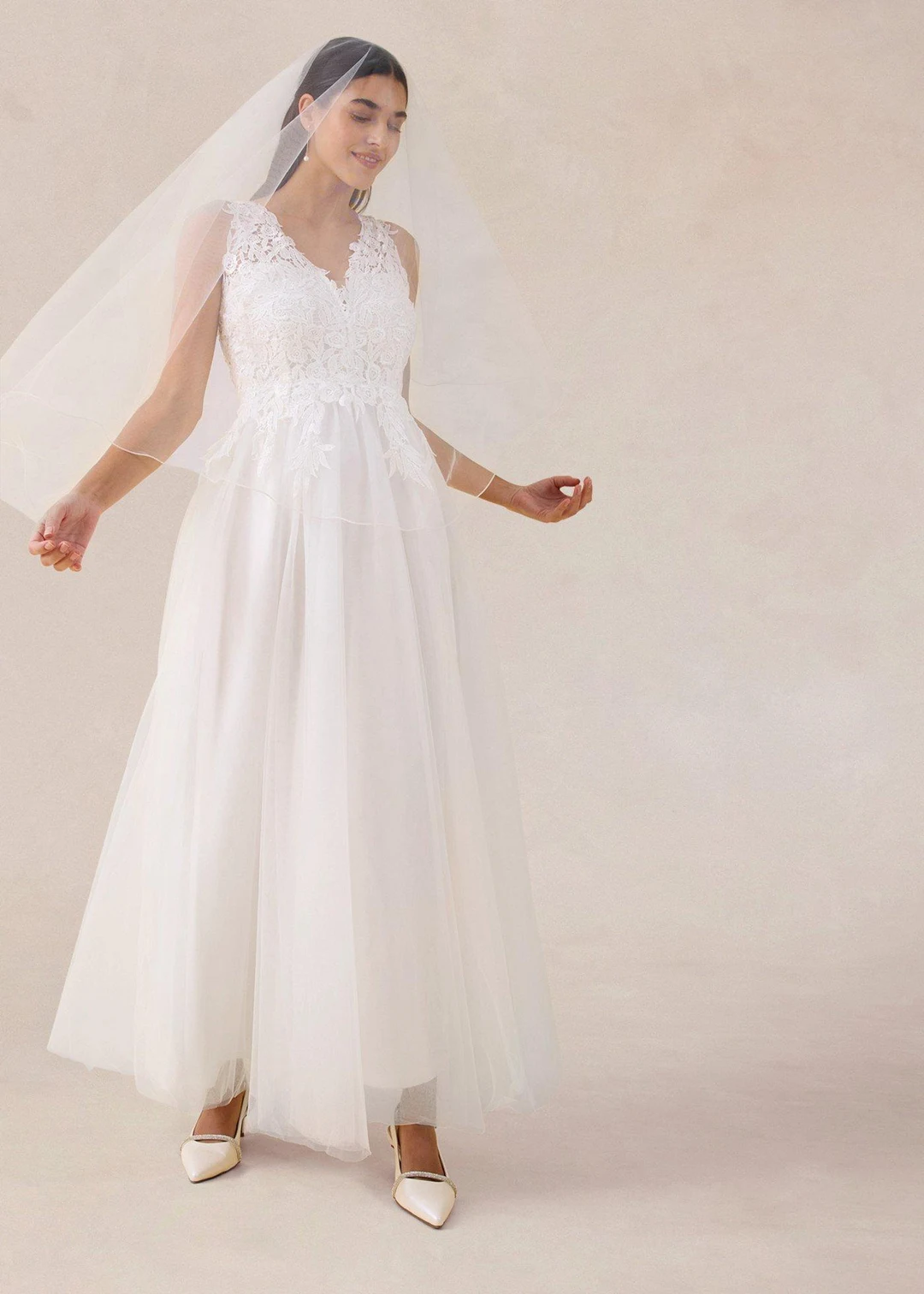 Robe de mariée en tulle et dentelle - 2