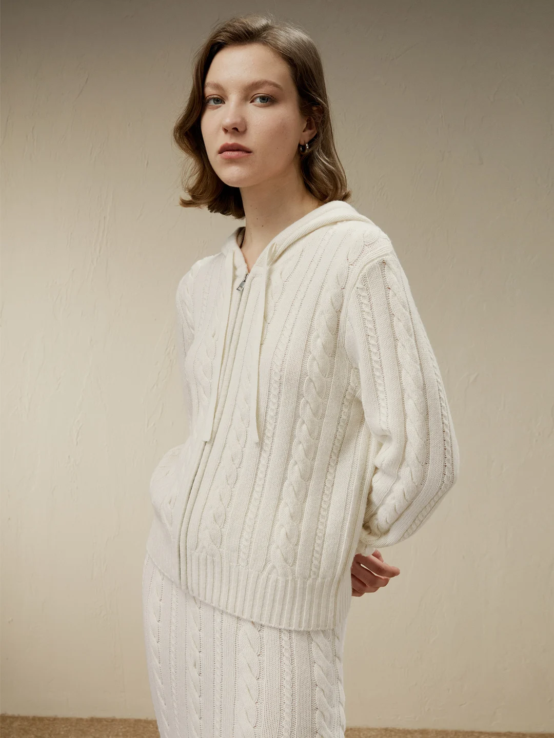LILYSILK Pull Laine Femme Blanc Mailles Torsadées, Sweat À Capuche Zippé Laine Et Cachemire Broderie Du Logo Sur La Capuche L