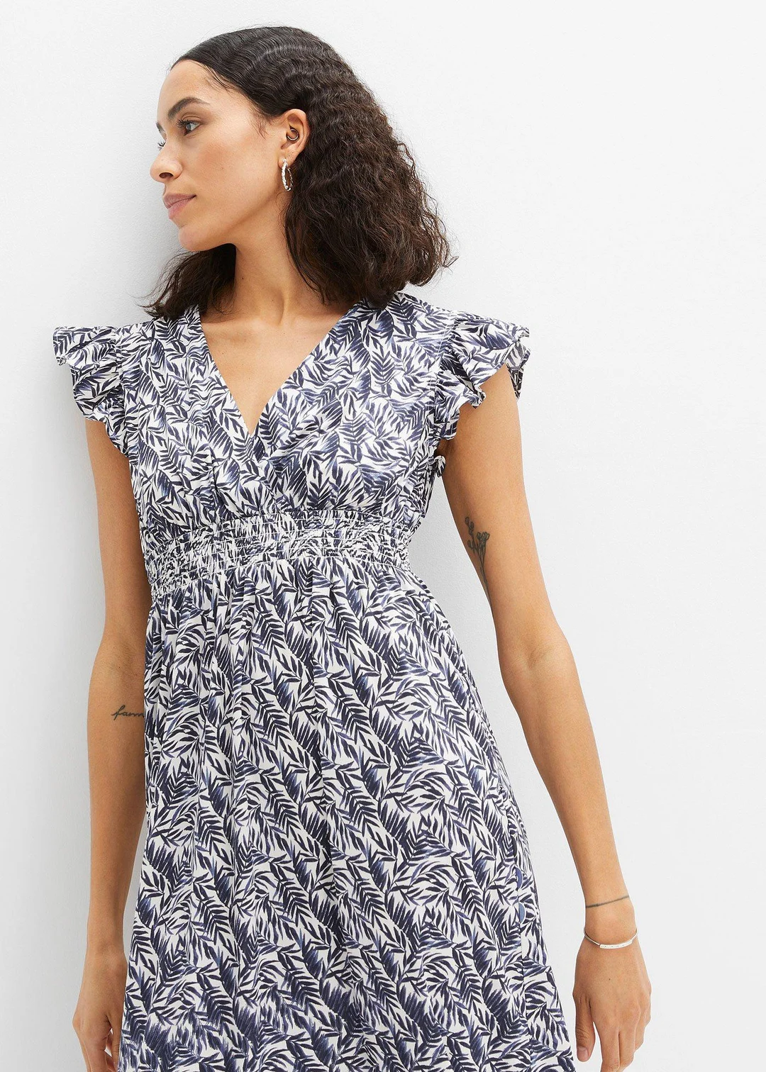 Robe longue à manches papillon - 3