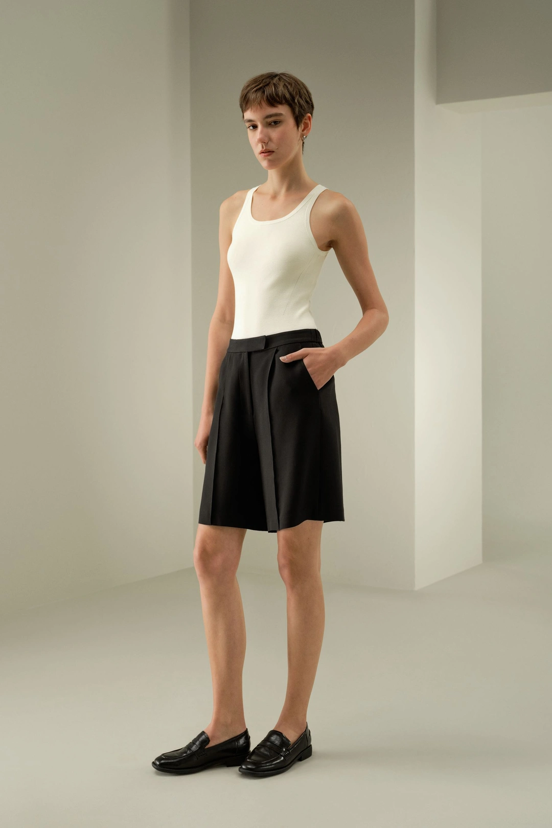 LILYSILK Short En Laine Pour Femme Short Bermuda 30 % Soie, 70 % Laine Mettent En Valeur Votre Taille Parfait Pour Le Travail Et Les Vacances Noir 42