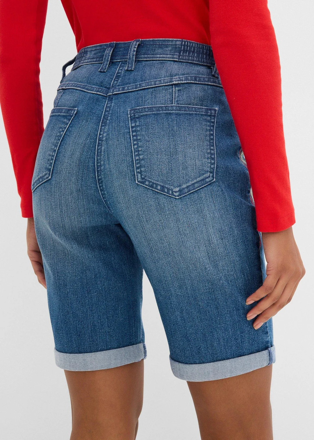 Bermuda en jean avec broderie, taille mi-haute élastiquée