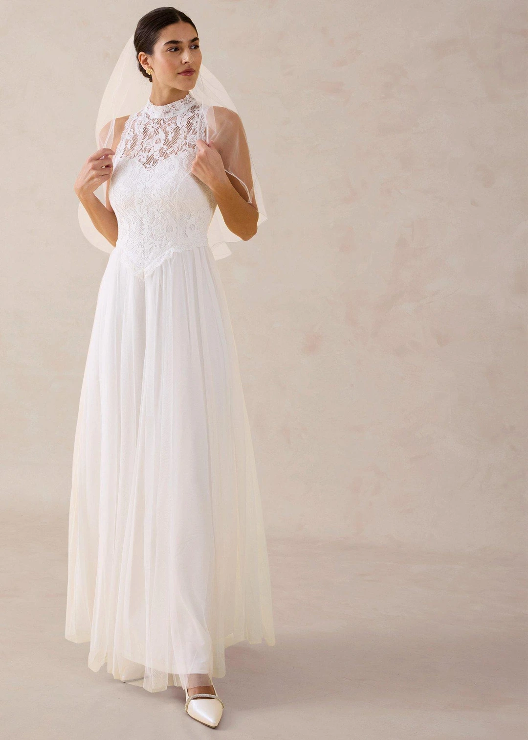 Robe de mariée en tulle et dentelle