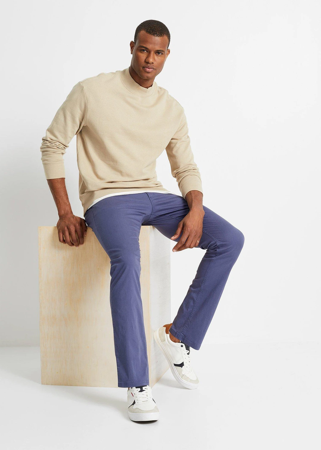 Pantalon chino droit avec taille élastique et ceinture, regular