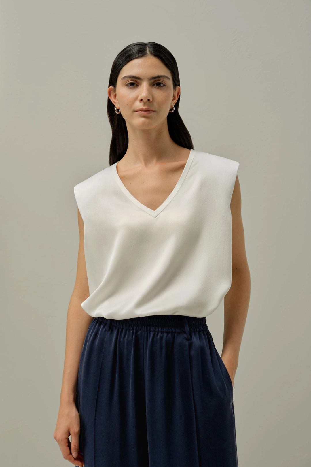 LILYSILK Top Soie Suédée Col En V Sans Manches Coupe Standard Soie 100 % Luxueuse Les Essentiels De La Garde-Robe Légèreté Luxueuse Blanc Naturel Xl