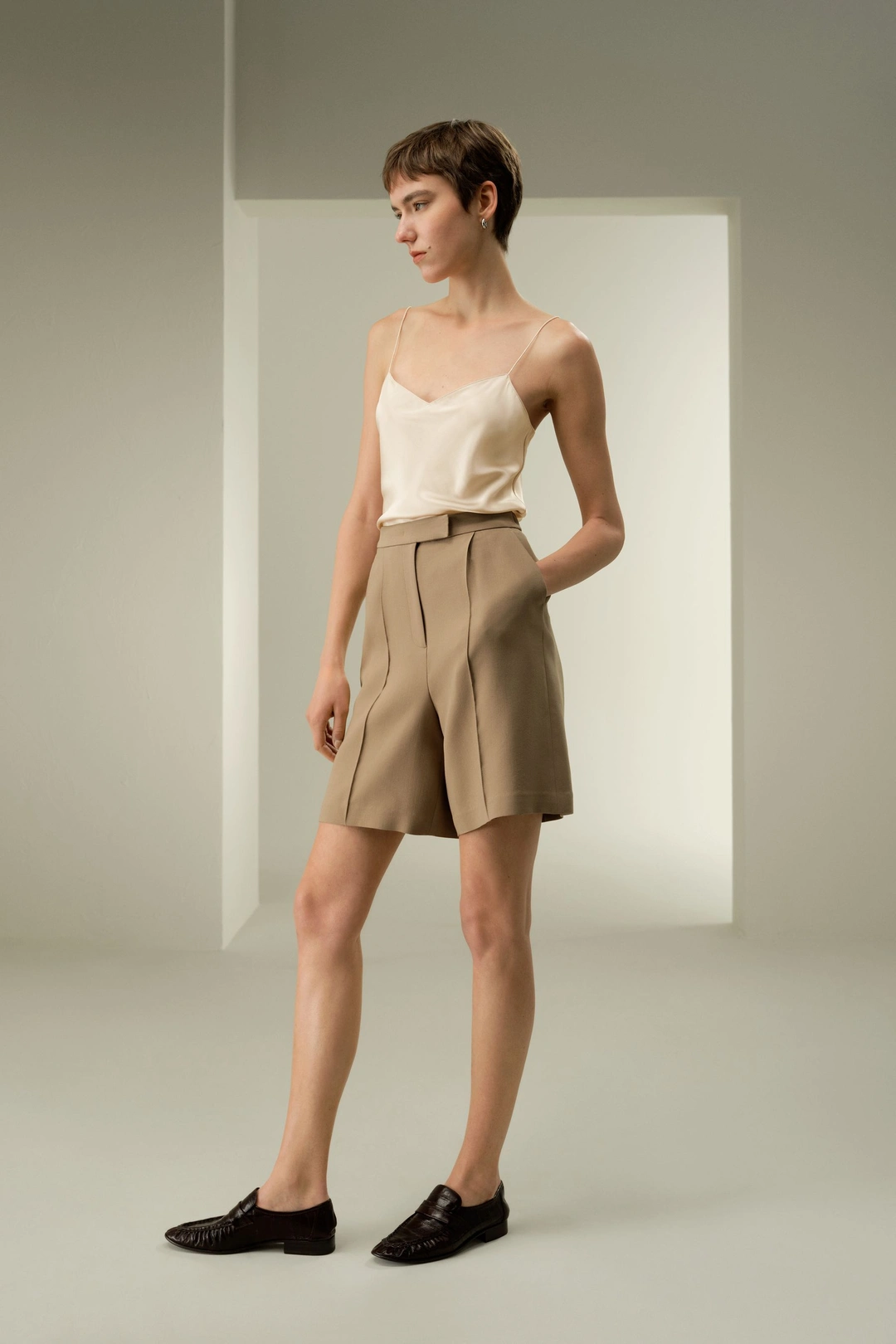 LILYSILK Short En Laine Pour Femme Short Bermuda 30 % Soie, 70 % Laine Mettent En Valeur Votre Taille Parfait Pour Le Travail Et Les Vacances Noir 42