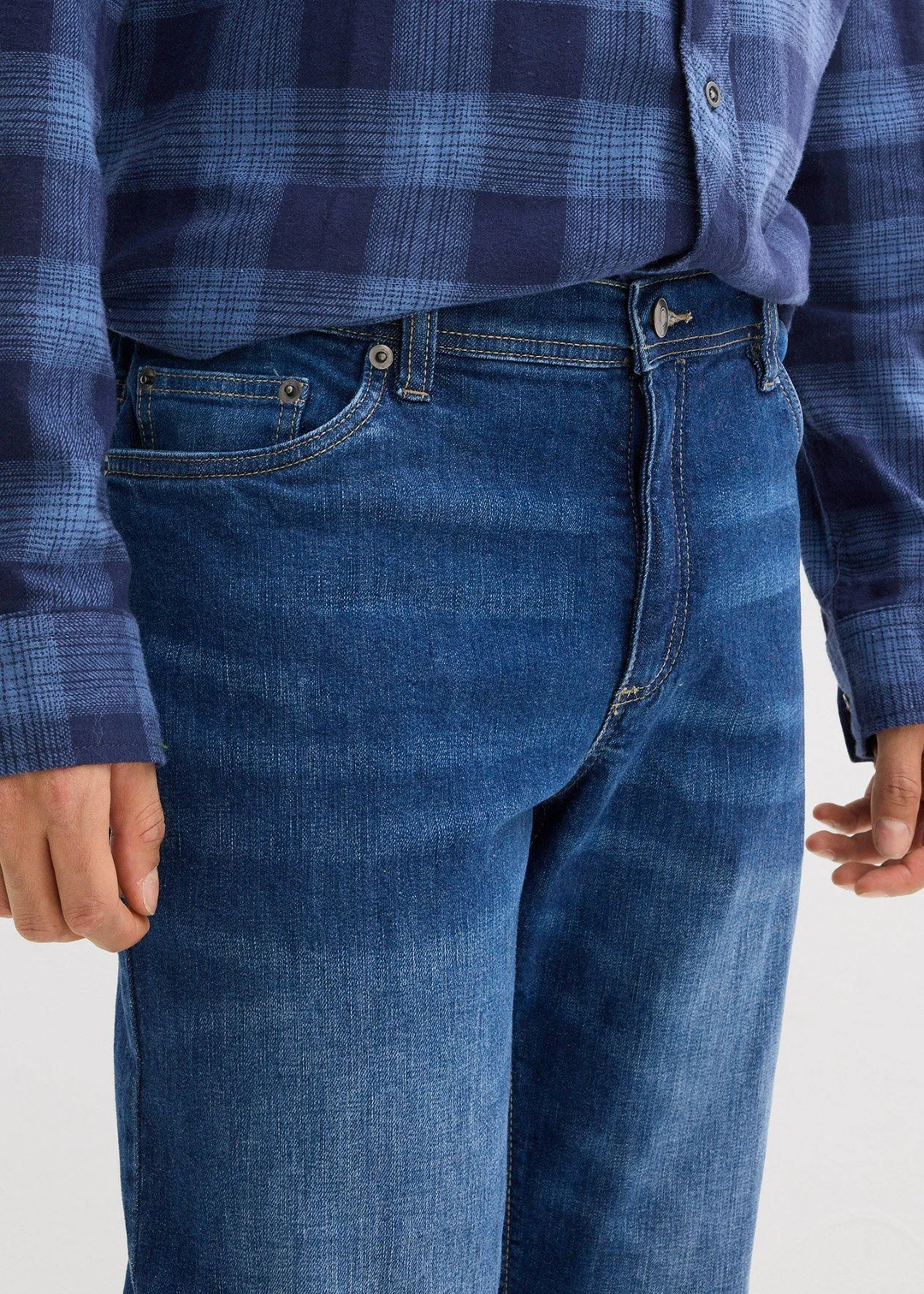 Jean extensible, coupe droite et regular