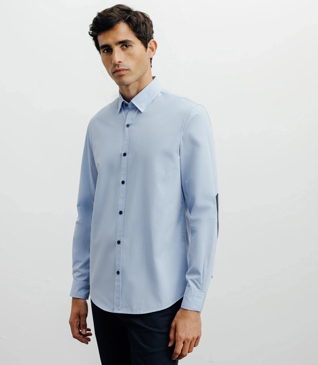 IZAC - Chemise casual bleue avec des coudières en suède marine
