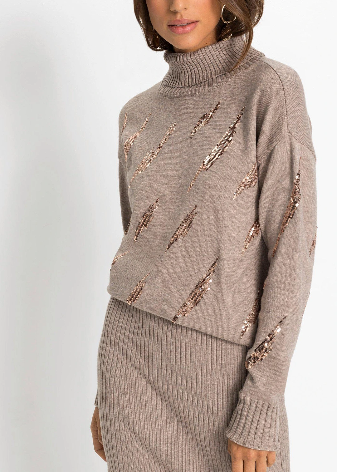 Pull doux et oversize en viscose majoritaire - 3