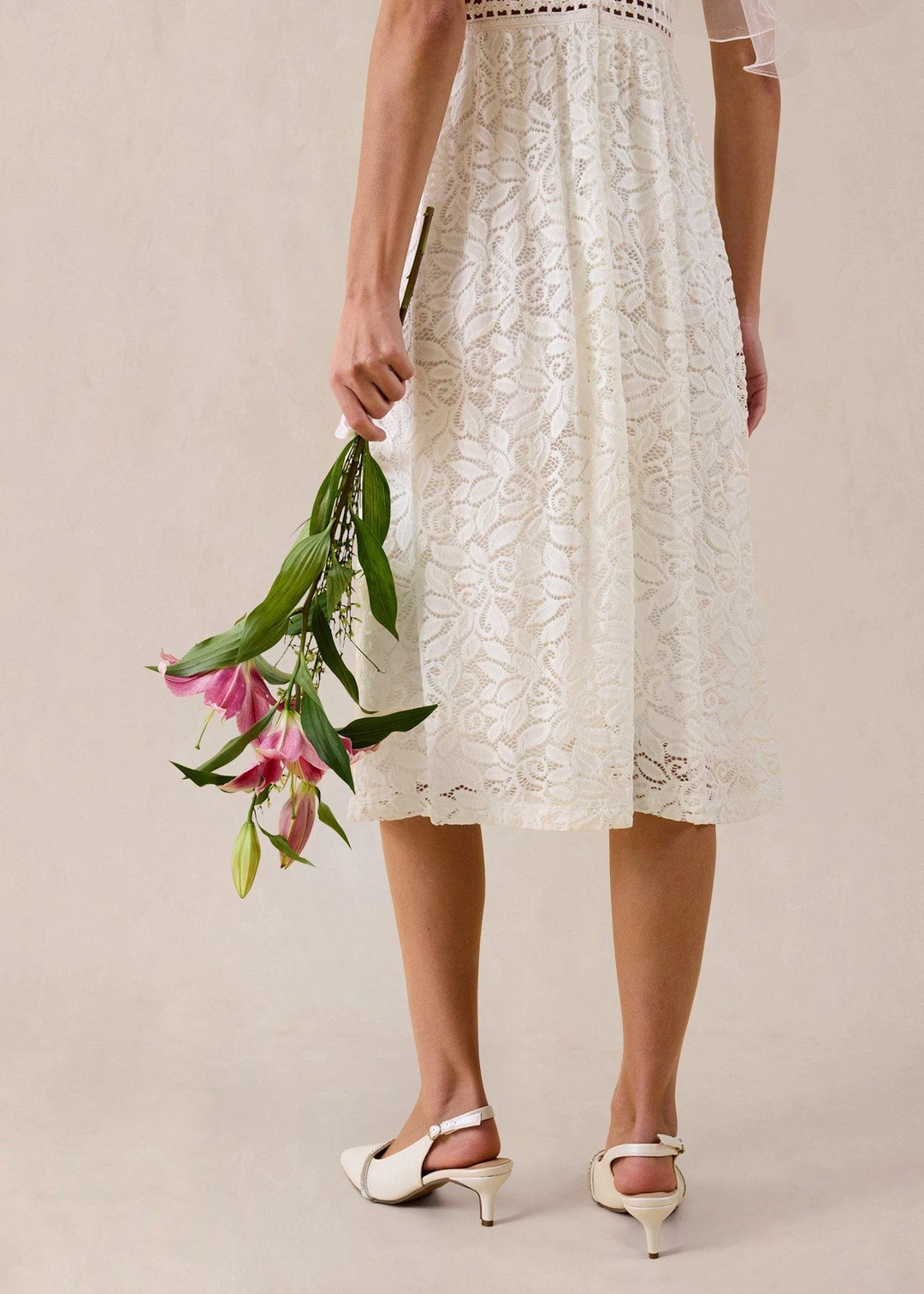 Robe en dentelle avec empiècement crochet à la taille - 3