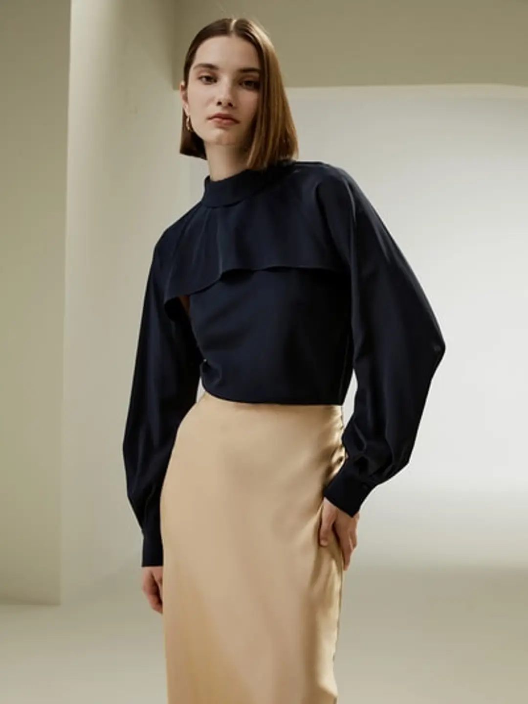 Camisole en soie 2 en 1 avec cache-manches lanterne à col haut
