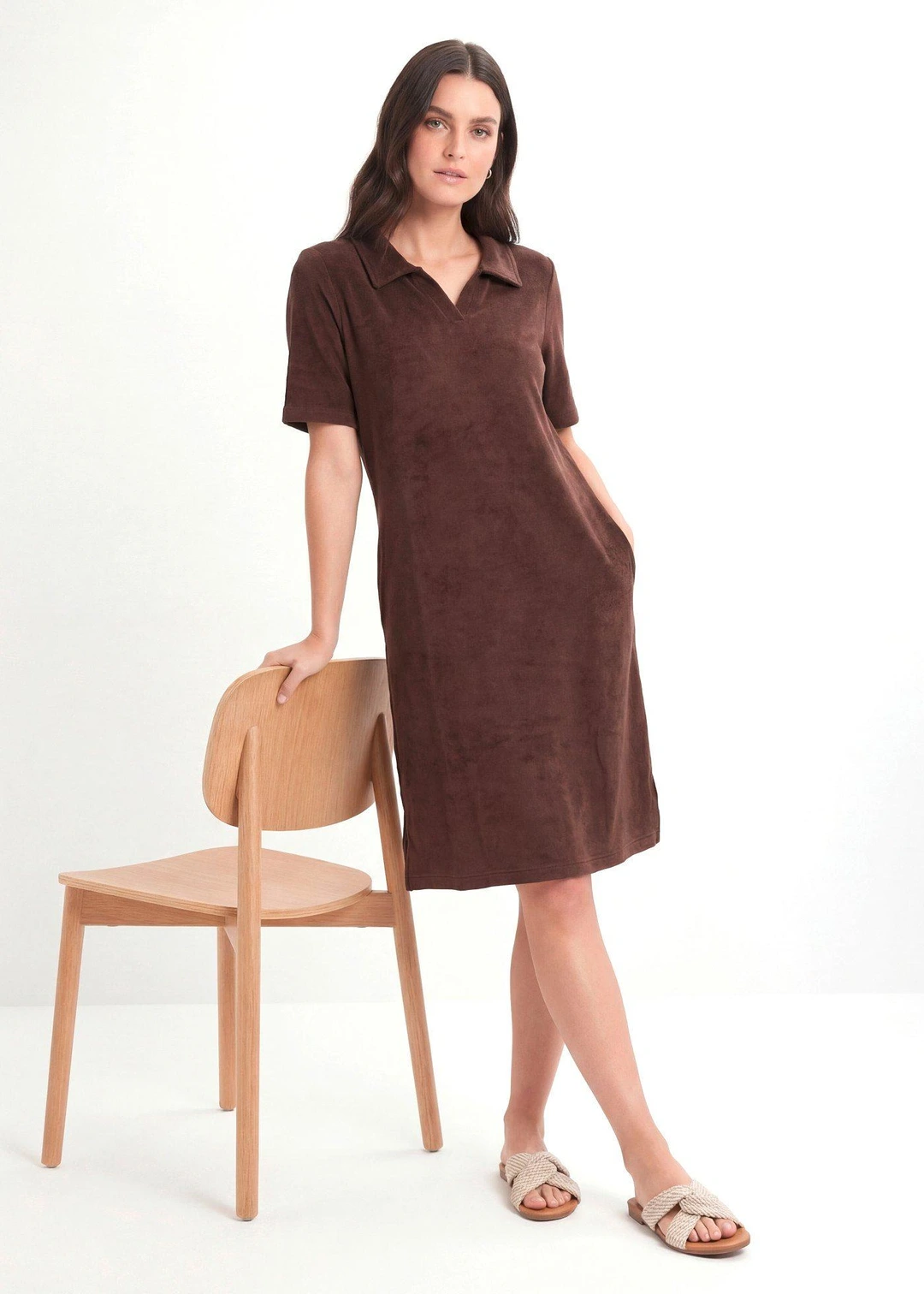 Robe longueur genou en tissu éponge avec col polo