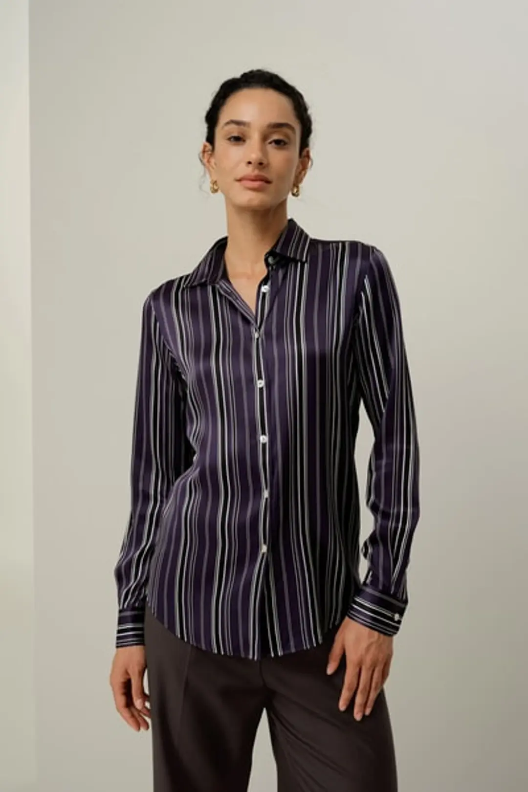 Chemise Régulière Amethyst en Soie Charmeuse Rayée de Luxe