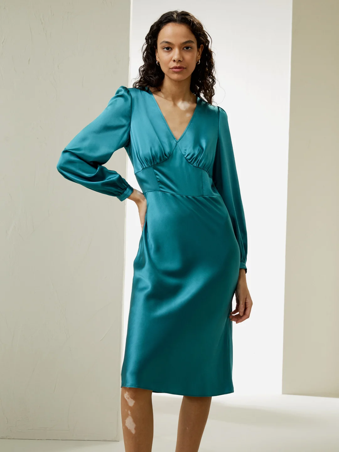 LILYSILK Robe De Soie Rouge Décolleté En V, Forme Ajustée 100% Soie Bonne Qualité Lavable En Machine 44