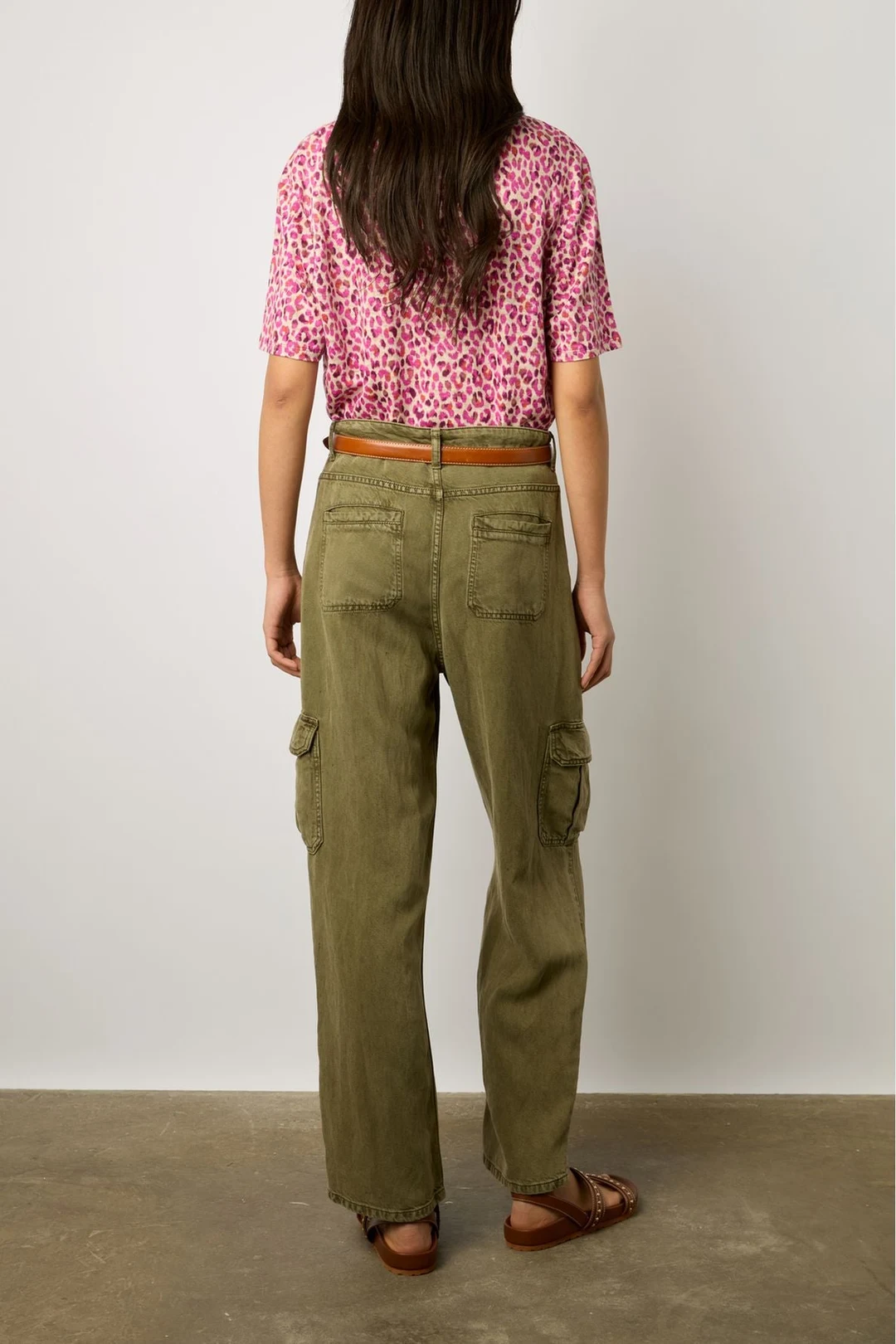 T-shirt V imprimé léopard - MISHA - Fuchsia