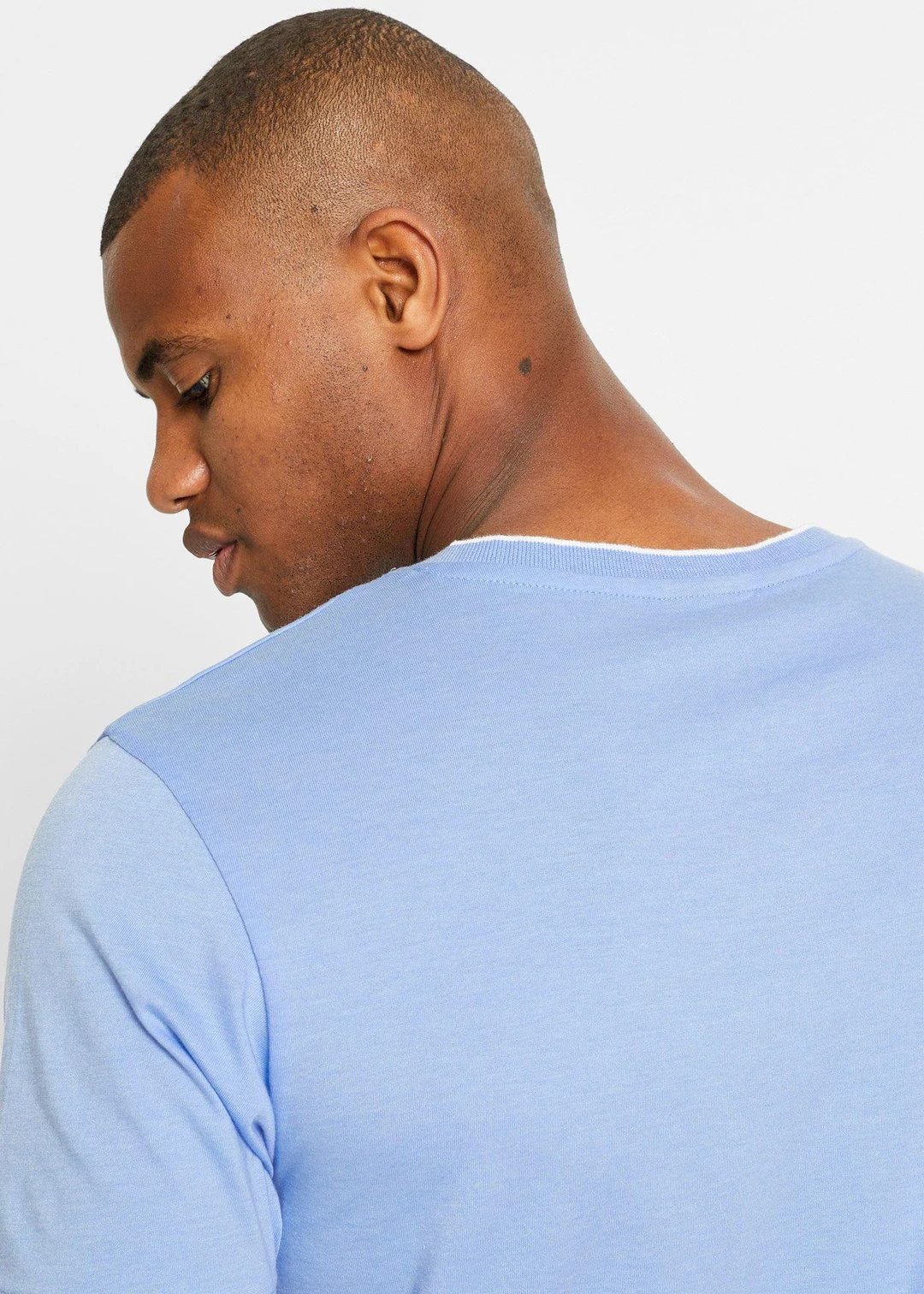 T-shirt col V double épaisseur