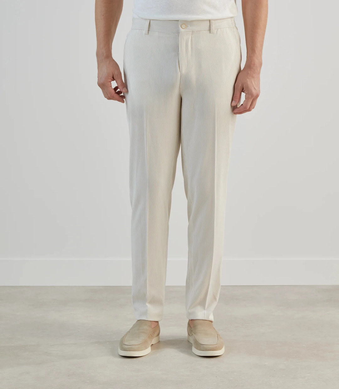 IZAC - Pantalon ville en seersucker rayé beige