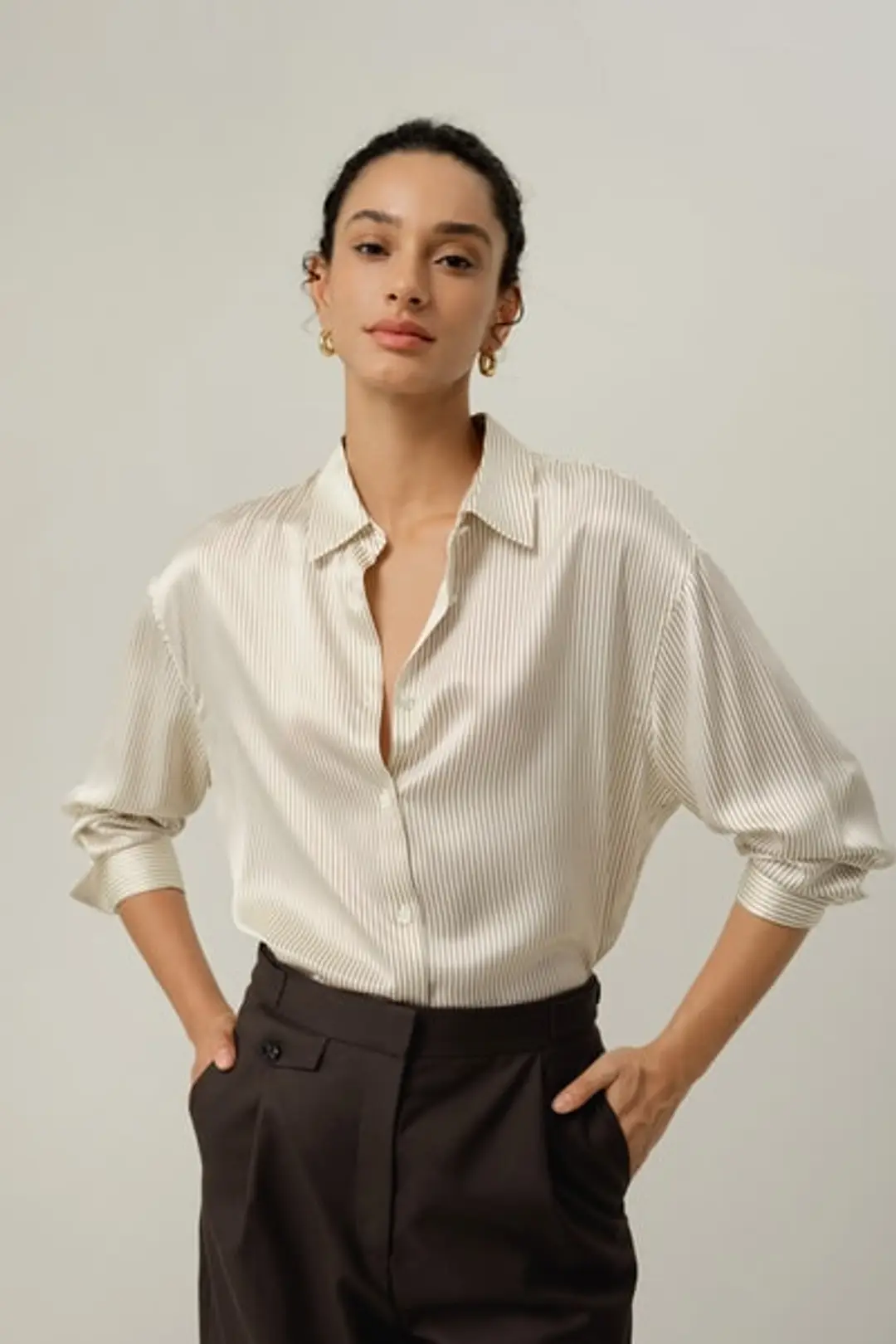 Chemise Oversize Luxueuse en soie charmeuse à Rayures Fines | Tenue Premium