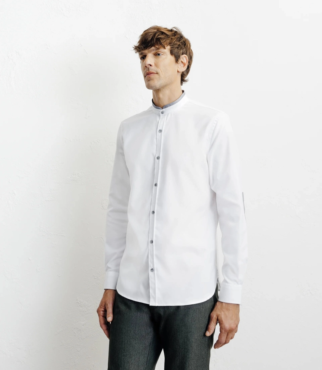IZAC - Chemise casual col mao avec coudière contrastée blanche