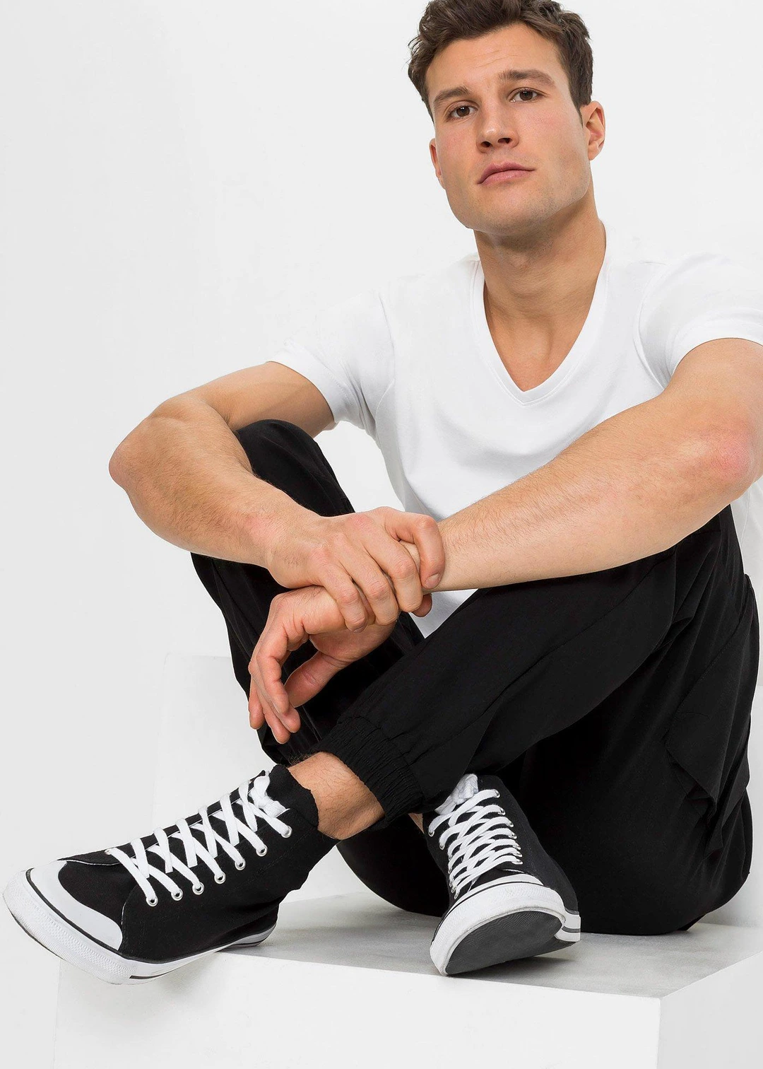 Pantalon taille extensible avec poches cargo, droit et regular