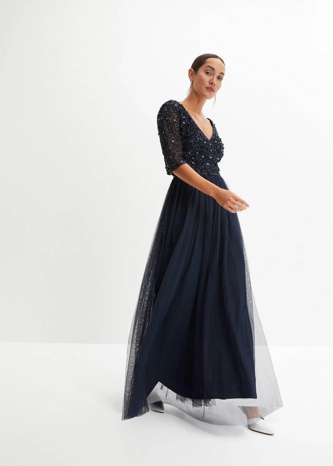 Robe de soirée en tulle avec haut brodé de sequins - 2