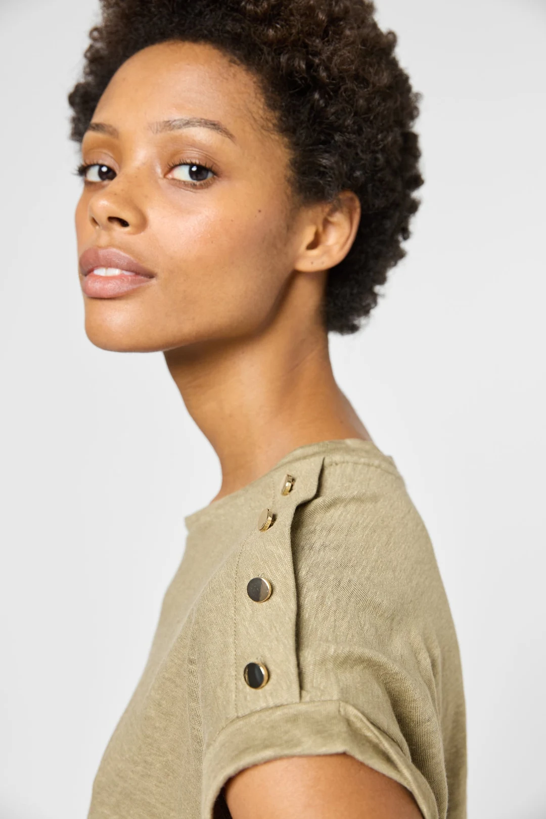 T-shirt à boutons dorés en lin - GIGI - Vert Kaki