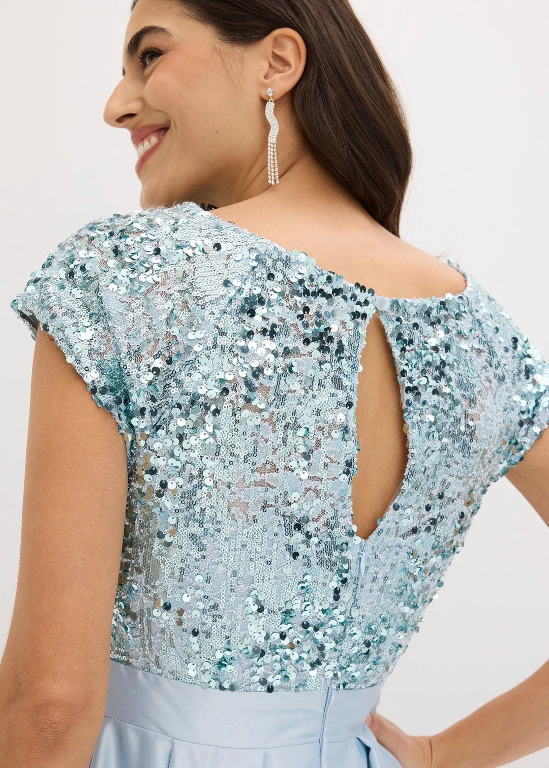 Robe de soirée en satin brillant et sequins - 3