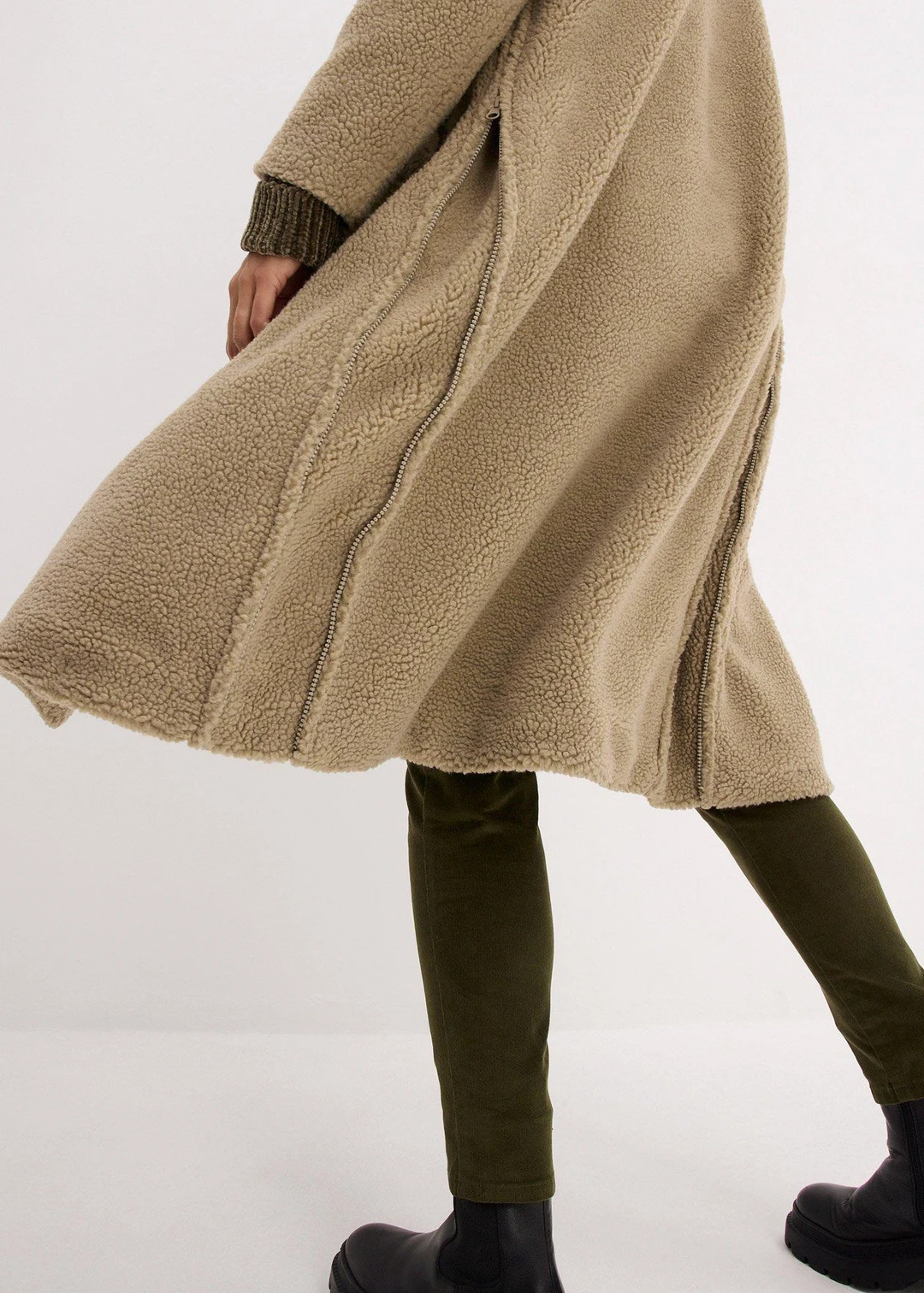 Manteau de grossesse en sherpa avec empiècement de portage