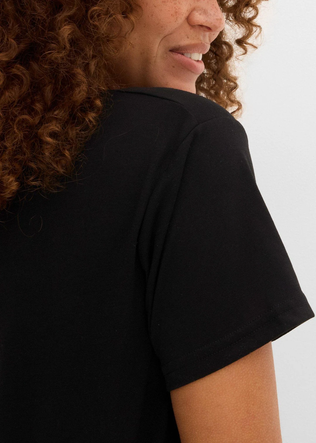 T-shirt long à col en V