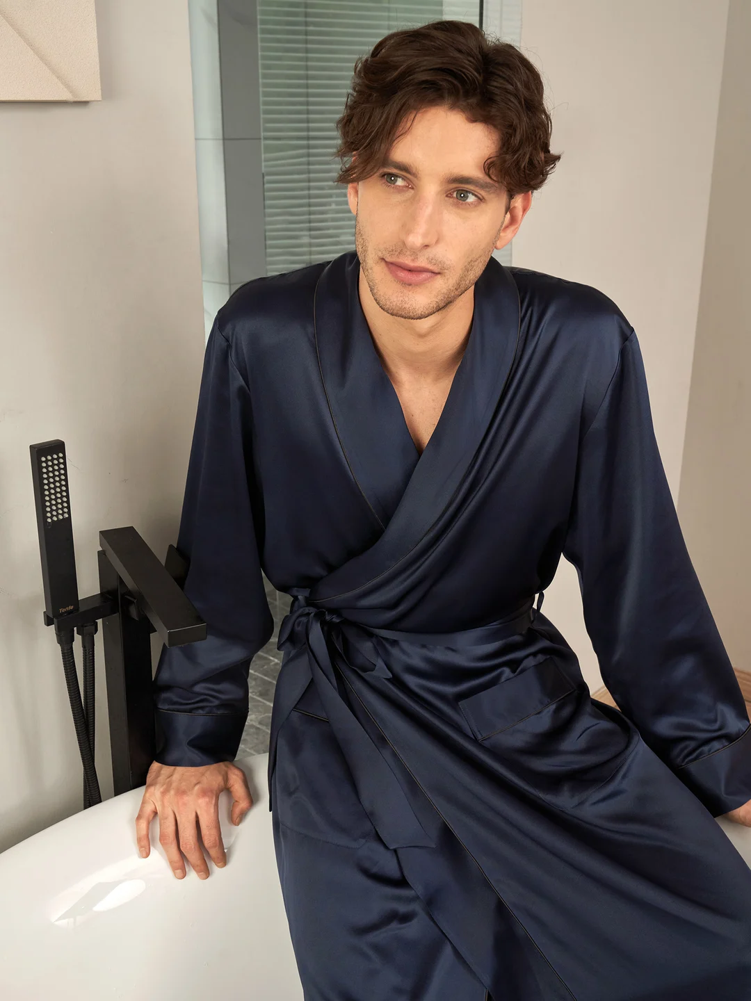 LILYSILK Robe De Chambre Longue Soie Homme Noir Col Rabattu, Style Naturel 100% Soie De Mûrier Respirant Super Léger Robe De Chambre XS