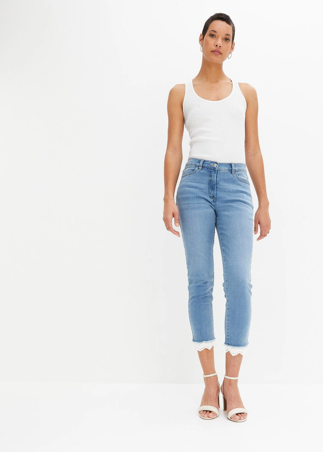 Jean extensible avec bordure en bas de jambe