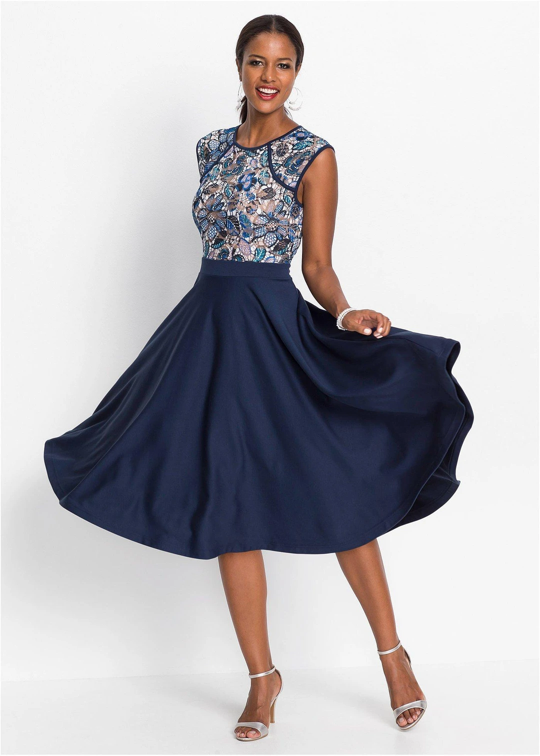 Robe midi avec dentelle - 2