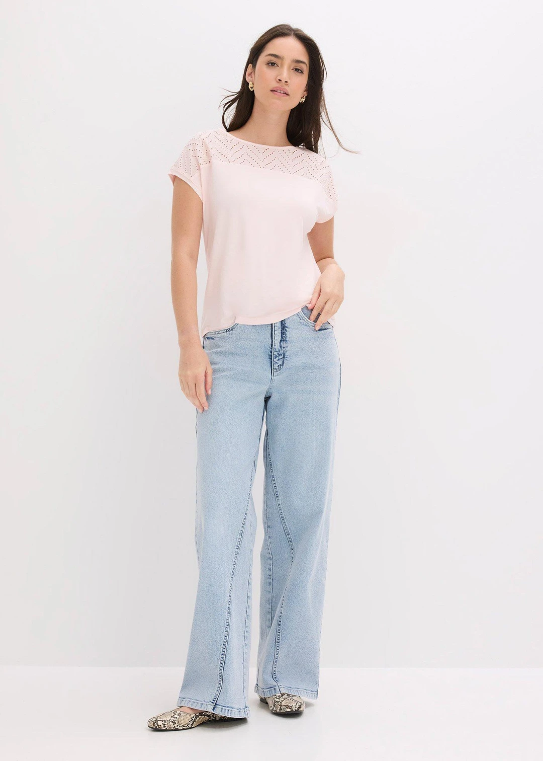 T-shirt en dentelle, en viscose douce - 2