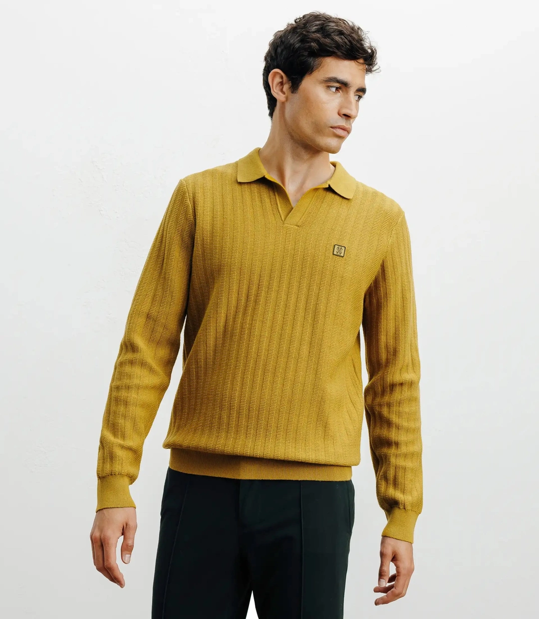 IZAC - Pull col polo ouvert jeux de points jaune