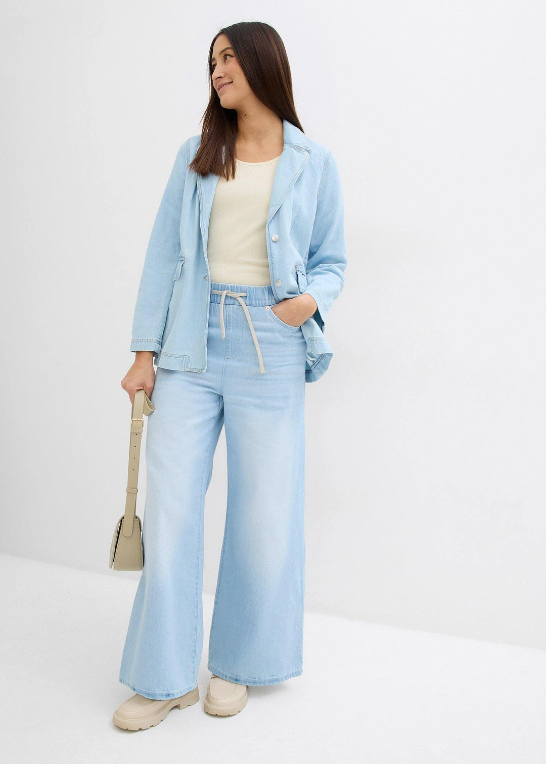 Jean large, taille mi-haute et élastiquée