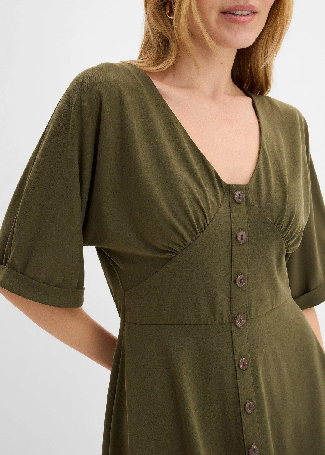 Robe courte et cintrée - 3
