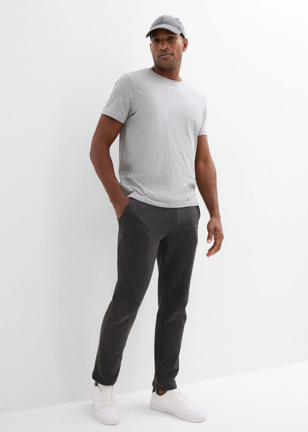 Pantalon de jogging avec détails sportifs - 2