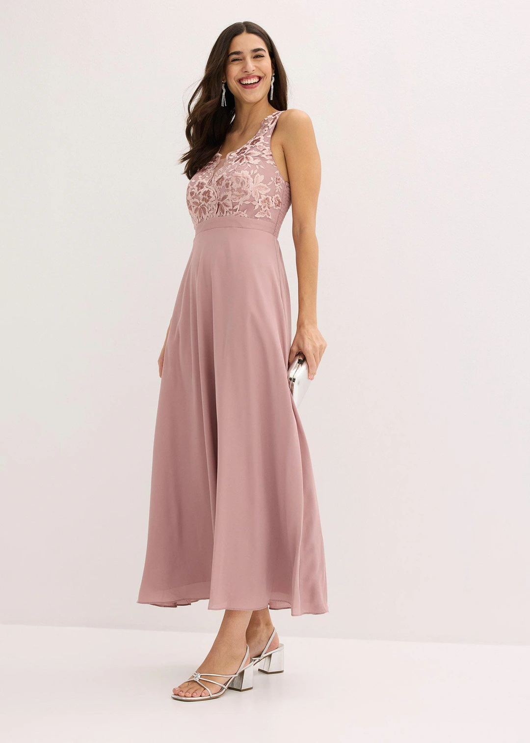 Robe longue brodée de sequins