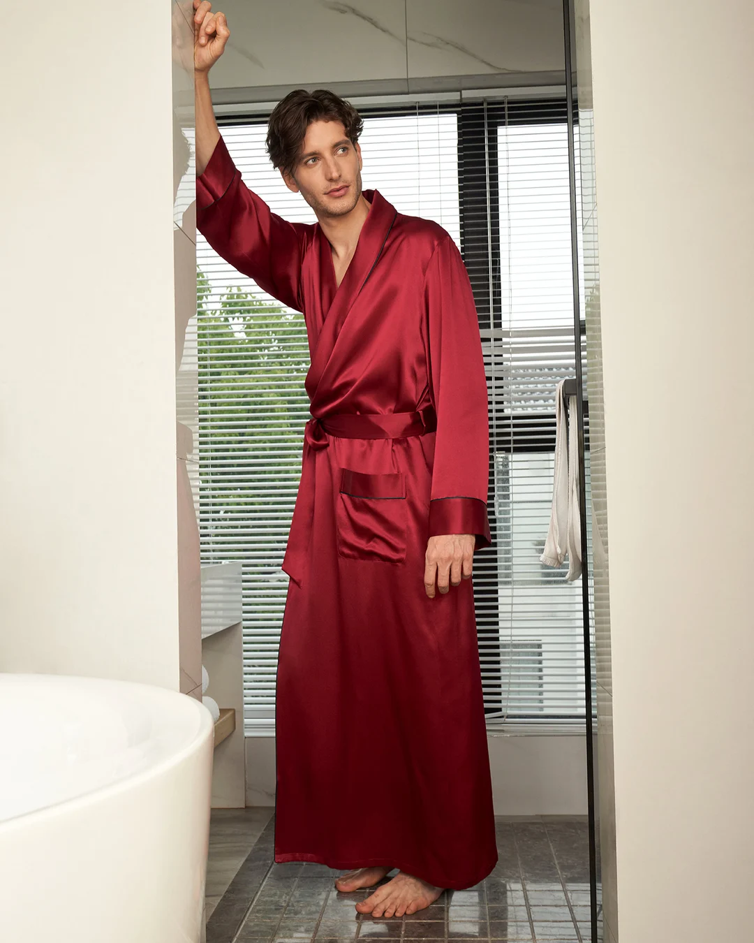 LILYSILK Robe De Chambre Longue Soie Homme Noir Col Rabattu, Style Naturel 100% Soie De Mûrier Respirant Super Léger Robe De Chambre XS