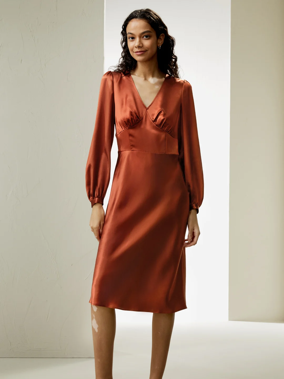 LILYSILK Robe De Soie Rouge Décolleté En V, Forme Ajustée 100% Soie Bonne Qualité Lavable En Machine 44