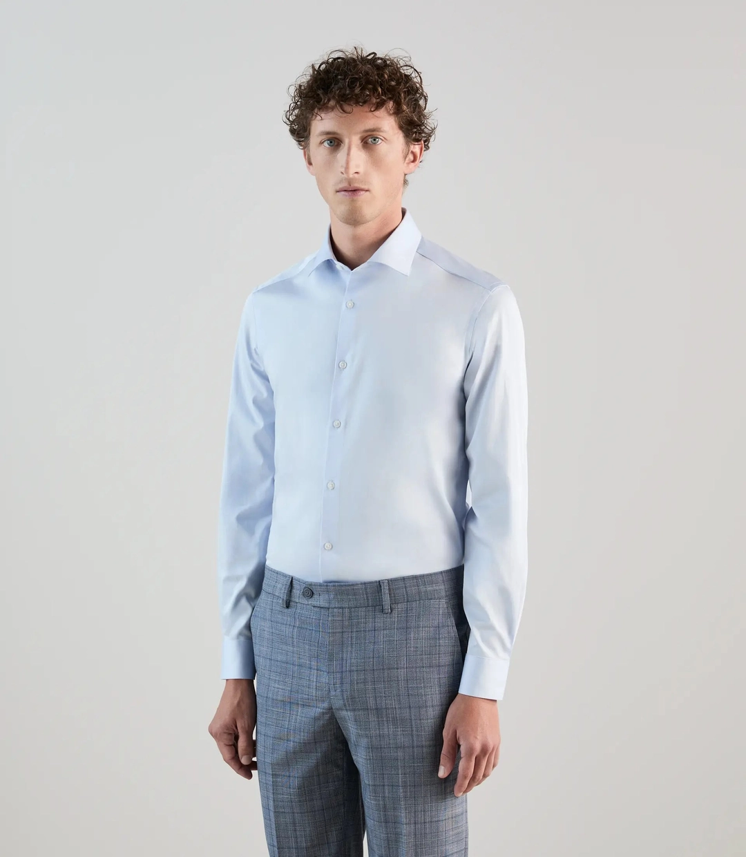 IZAC - Chemise ajustée en satin de coton ciel