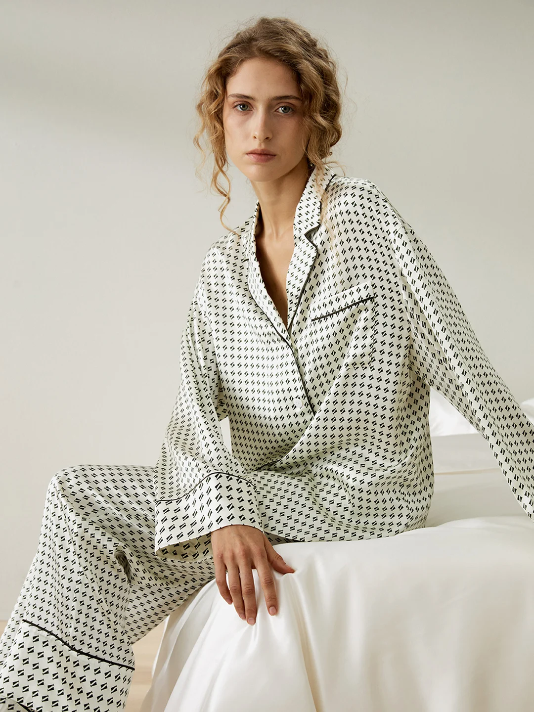 LILYSILK Pyjama En Soie Pour Femme Impression Graphique Poche Poitrine Et Col À Revers 100% Soie De Mûrier Convivial Pour Les Personnes Allergiques S
