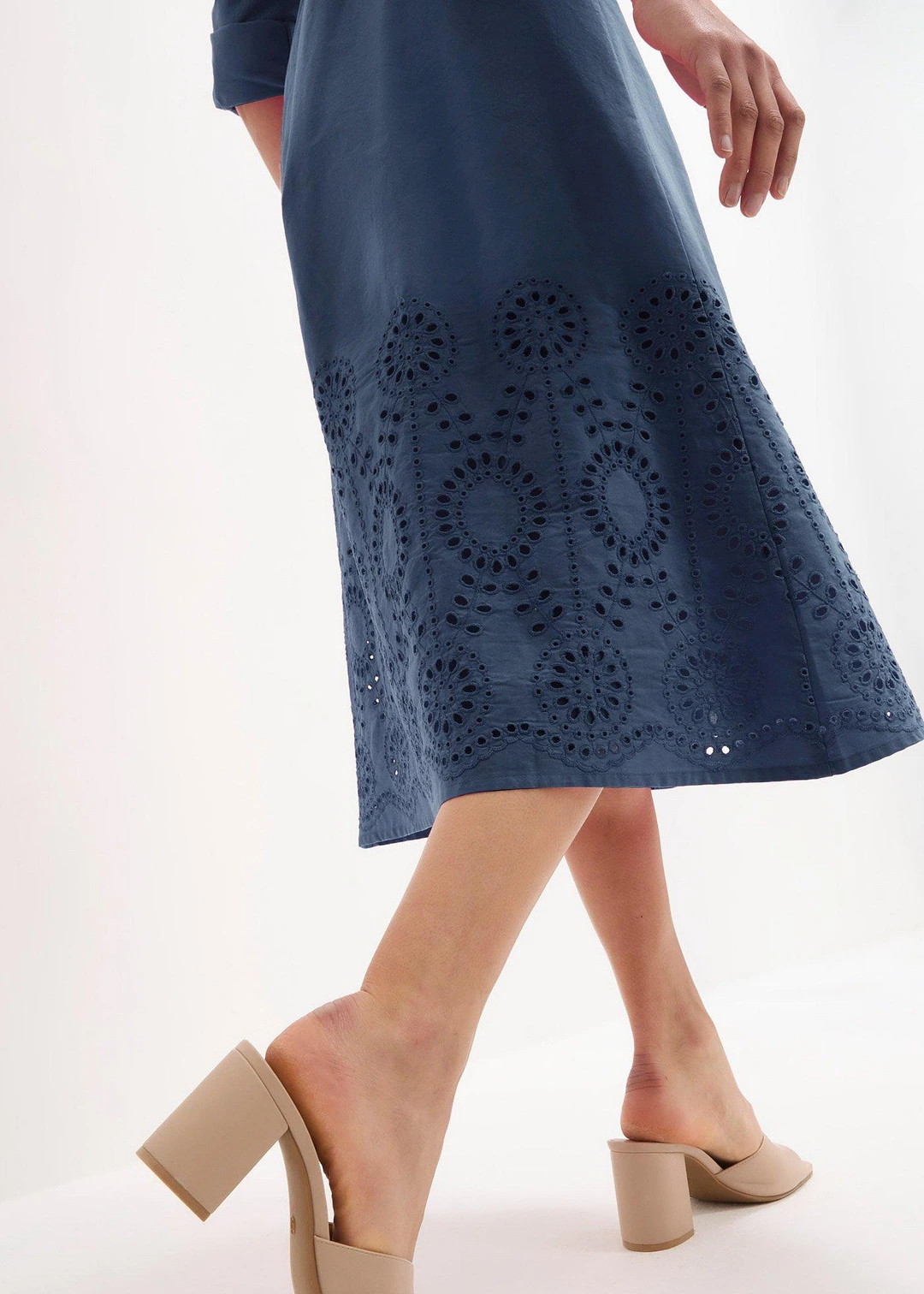 Robe-chemise avec broderies anglaises - 3