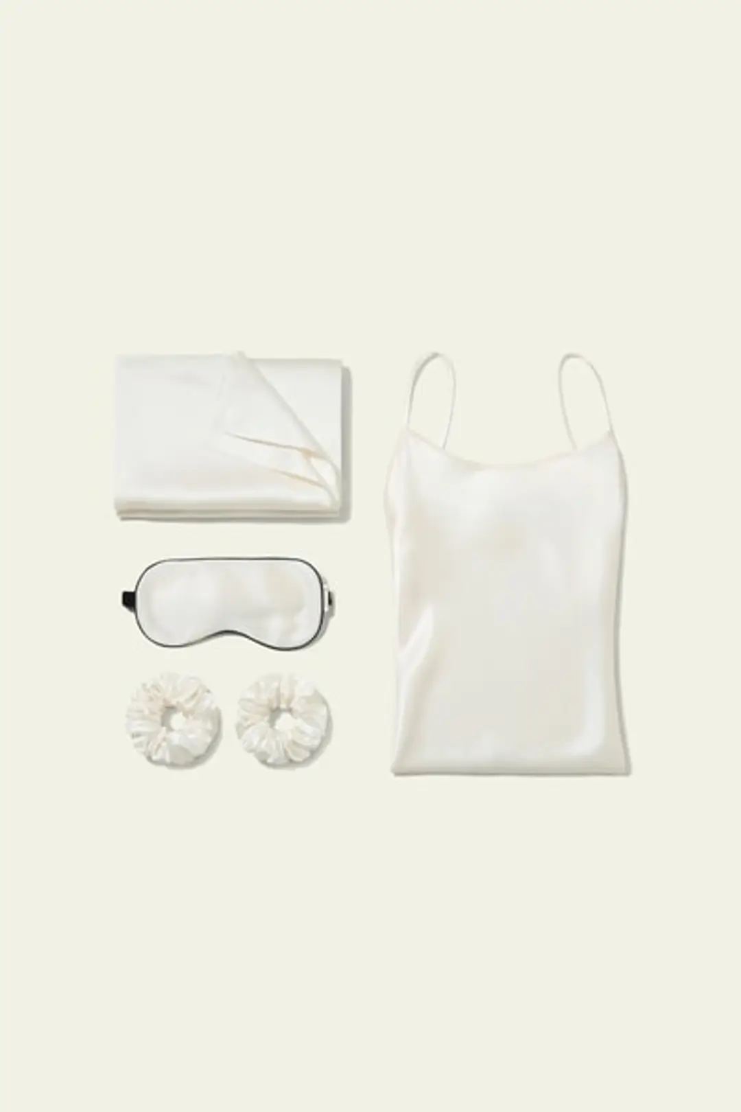 Ensemble en soie – Chemise de nuit élégante en soie, taie d’oreiller et accessoires assortis.