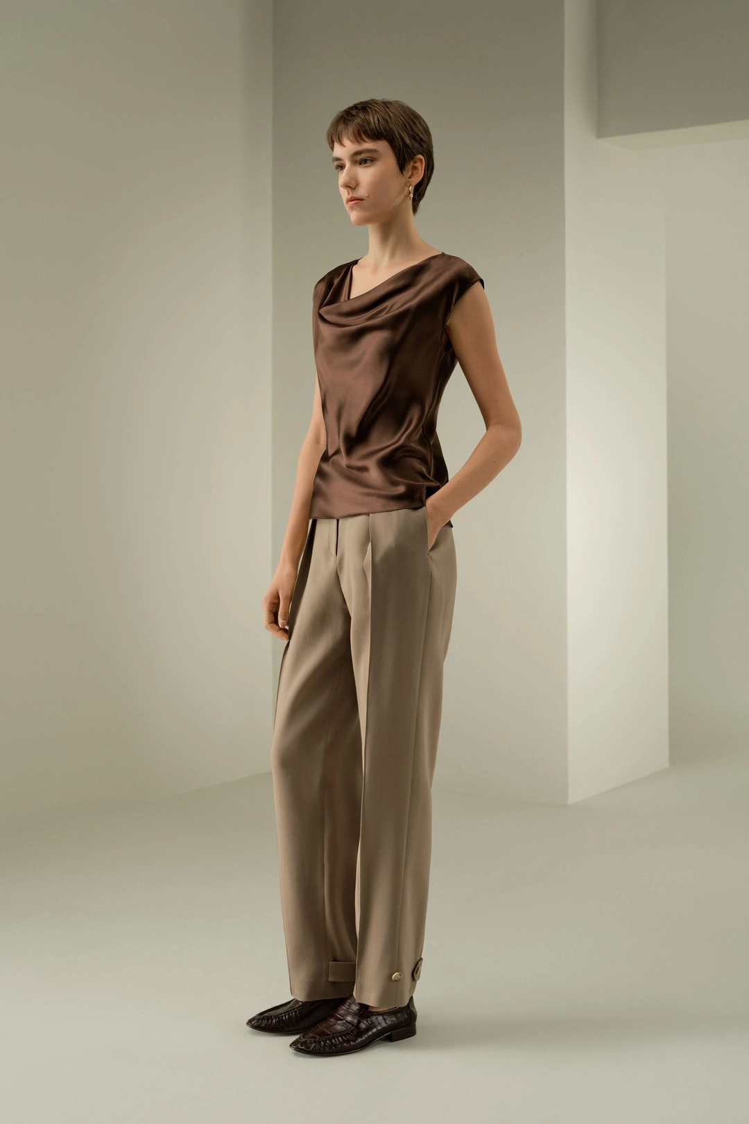 LILYSILK Haut Ajusté Sans Manches 100 % Soie Charmeuse Texture Luxueuse Élégance Intemporelle Et Style Sophistiqué Chocolat Xs