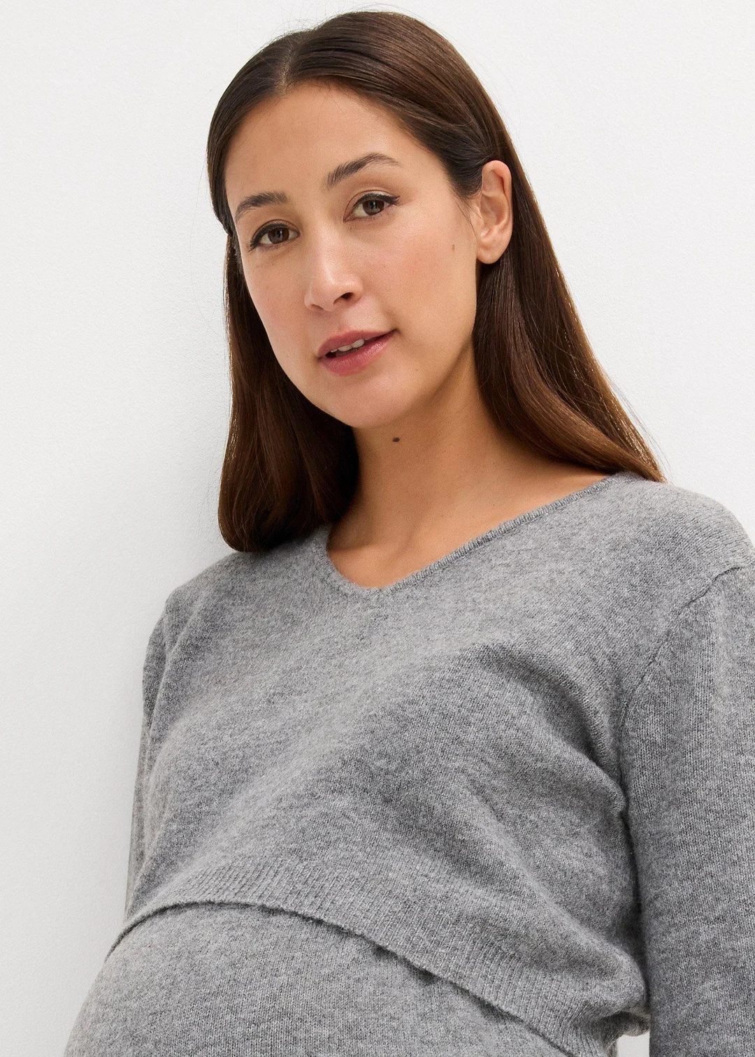 Ensemble 2 pièces en maille de grossesse avec un pull et une jupe